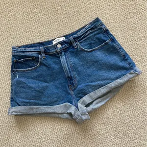 Abercrombie & Fitch The Mom Short High Rise Curve Love Cuffed Jean Size 14 VEUC thumbnail 4