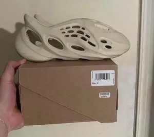 Adidas Yeezy Foam Runner thumbnail 1
