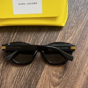 MARC JACOBS Black Cat-Eye Sunglasses thumbnail 3