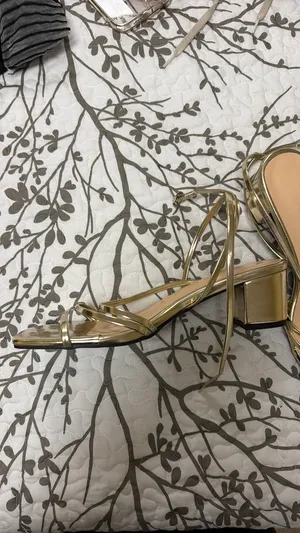 Gold Shoes Size 8.5 thumbnail 3