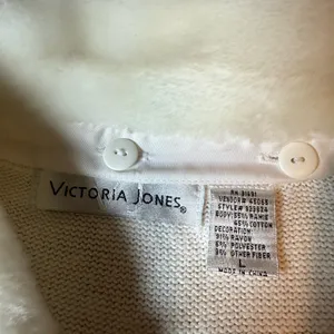 VINTAGE Victoria Jones White Embroidery Christmas Cardigan size L thumbnail 11