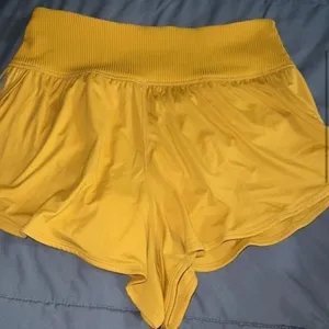 Free people movement Gametime in Shorts Mustard yellow thumbnail 4