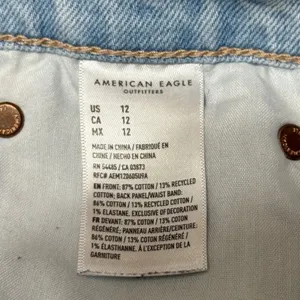 American Eagle Denim Shorts Relaxed Cut Off Size 12 Light‎ Wash thumbnail 4