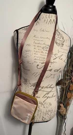 Lululemon‎ Easy Access Crossbody One Size thumbnail 1