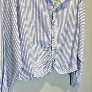 AMO Striped Linen Blend Cropped Long Sleeve Button Down Shirt - size Small thumbnail 3