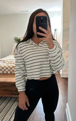 Vestique Cropped Sweater thumbnail 1