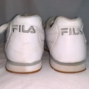 Fila sneakers size 7.5 women’s in white thumbnail 3
