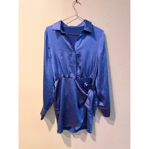 4th & Reckless‎ Shirt Dress Women M Blue Satin Wrap Mini Cocktail Party Dress thumbnail 2