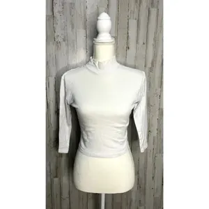 Brandy Melville Women's White Mock Neck 3/4 Sleeve Ribbed Crop Top‎ One Size thumbnail 2