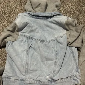 Hollister - Jean Vest over Gray Hoodie - XS thumbnail 6