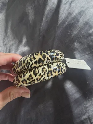 Natasha Cheetah Leopard Animal Print Chunky Lucite Stacked Bangle Bracelets thumbnail 2