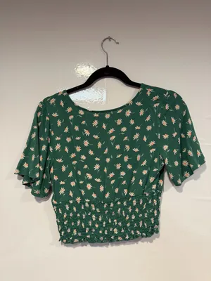 Green and white floral soft American‎ Eagle tie front crop top thumbnail 4