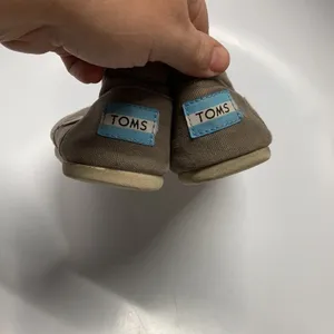 Toms taupe slip on shoes size‎ 7.5 thumbnail 7