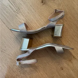 Dream Paris Gold Heels‎ Size 10W thumbnail 2