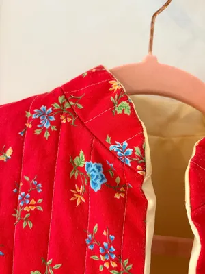 Red floral quilted‎ open jacket size M Size M thumbnail 4