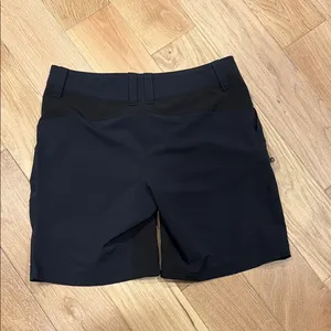 REI Women's Black Athletic Shorts size 6‎ 9” thumbnail 2