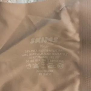 SKIMS Tan Seamless Comfort Bra size M excellent condition thumbnail 4