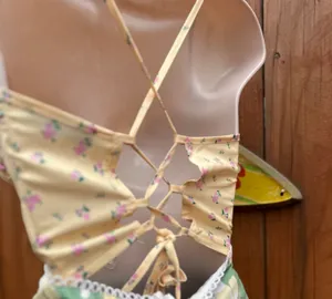 Cute floral crop/bralette top Size XS thumbnail 7