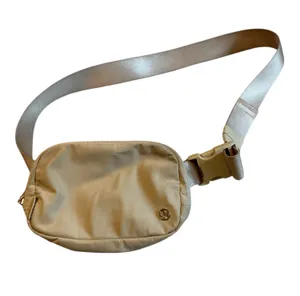 Lululemon Everywhere Belt Bag 1L – Neutral Beige / Trench (NWOT) thumbnail 1