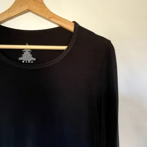 CuddlDuds‎ black long sleeved shirt thumbholes women's size medium modal spandex thumbnail 2