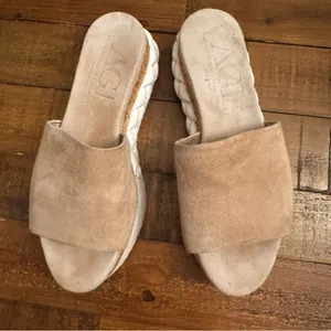 AGL Suede Slide‎ Platform Sandals Tan Size 7.5 thumbnail 2