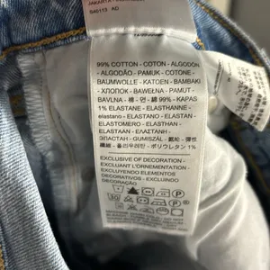 Levi’s Ribcage Straight Ankle Jean in Tango Fade Wash thumbnail 13
