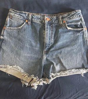Wrangler Women’s Dark Blue Frayed Hem Denim Shorts thumbnail 1