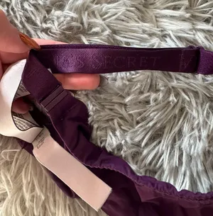 Victoria Secret Bra thumbnail 3
