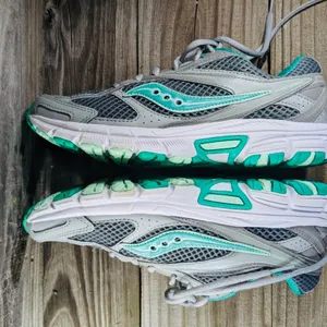 Saucony Marauder 3 women's size 9.5 Gray and green . thumbnail 7