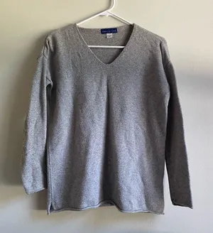 3/ $25 S- Simply Styled Gray Long Sleeved‎ Women’s V-Neck Chunky Thick Sweater thumbnail 1