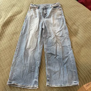 American Eagle Super High-Rise Baggy Wide-Leg Jeans thumbnail 1