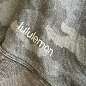 Lululemon Perfectly Oversized Crew Heritage 365 Camo Deep Coal Multi thumbnail 6