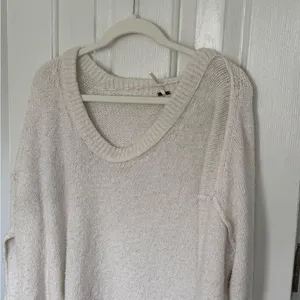 Free People Cream V-Neck Sweater ***small hole in armpit area in last pic**** thumbnail 1