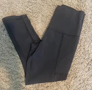 Lululemon mesh capri leggings 21” - size 4 thumbnail 1