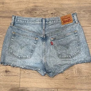 LEVI’S 501 Classic High Rise Button Fly Denim Shorts Size 31 thumbnail 2