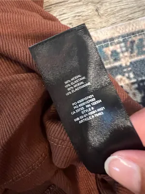 Sunday best Brown Scoop Neck Crop Tee thumbnail 9