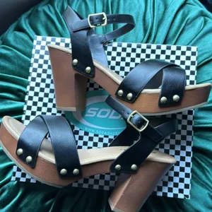 Soda Women Crisscross Band Chunky Platform Block Mid Heel Sandal thumbnail 3