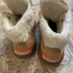 Sorel Like New Shoes Ankle Boots Brown Pink Women Size 5 Winter Boots Snow thumbnail 3