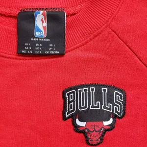 Chicago Bulls NBA Crop Sweatshirt Womens Large Red Crewneck Pullover Long Sleeve thumbnail 12