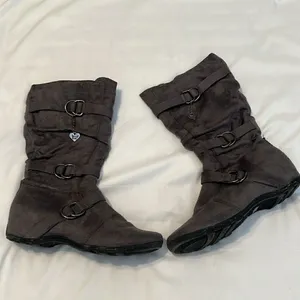 Shiekh sz9 grey comfy faux suede “Savannah” side zip strappy boots EUC No box thumbnail 2