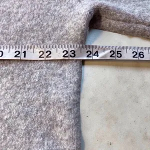 Nine West Light Gray V‑Neck Sweater – Size Large. Oversized fit thumbnail 4