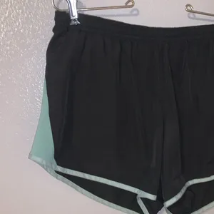 Nike Dri Fit black lined workout gym athletic shorts thumbnail 3