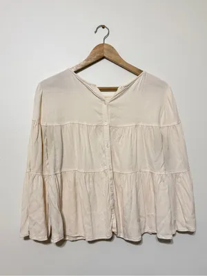 Madewell Tiered Button Back Top Size Medium Blouse Cream Business Casual thumbnail 7