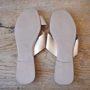 Seychelles Size 9 Ciao Slide Sandal Rose Gold Metallic Leather Casual Minimalist thumbnail 4
