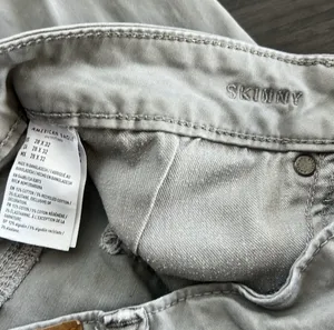 American eagle skinny grey jeans Size 28 x 32 Like new thumbnail 6