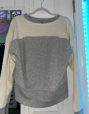 Champion Crewneck thumbnail 7