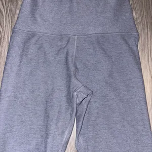 Vuori Women's Clean Elevation Heather Gray Leggings thumbnail 7