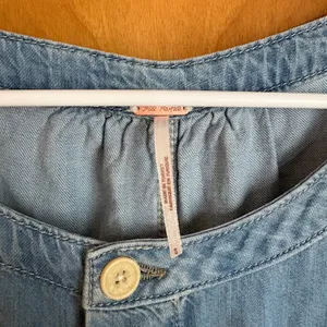 Free People Denim Jumpsuit Womens Small Blue Button Front Short Sleeve‎ Boho thumbnail 3