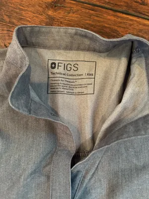 FIGS Rafaela Scrub Top Graphite thumbnail 2