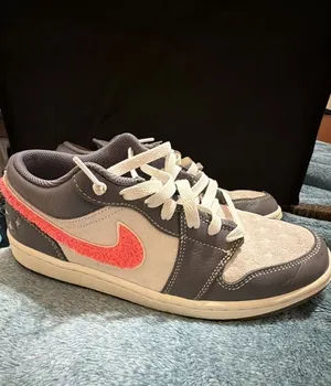 Air Jordan 1 Low SE Light Graphite Hot Punch thumbnail 3